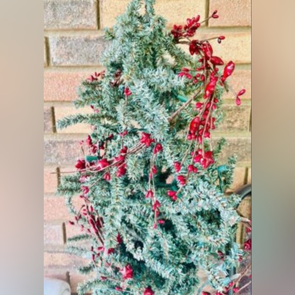 *Americana Star Pip Berry Garland - Picture 7 of 10